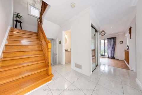Photo 21 at 134 Mccabe Crescent, Lakeview Estates, Vaughan