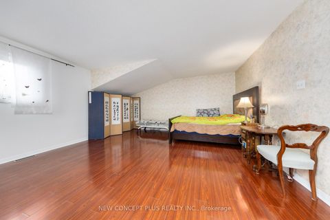 Photo 24 at 134 Mccabe Crescent, Lakeview Estates, Vaughan