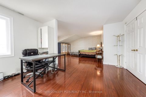 Photo 25 at 134 Mccabe Crescent, Lakeview Estates, Vaughan