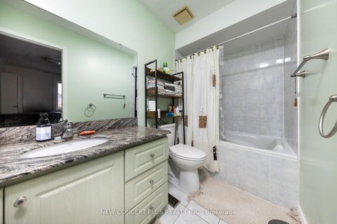 Photo 27 at 134 Mccabe Crescent, Lakeview Estates, Vaughan
