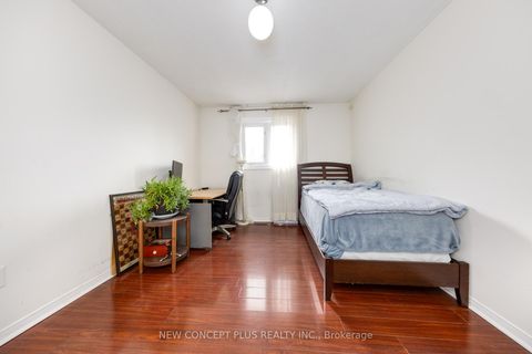 Photo 28 at 134 Mccabe Crescent, Lakeview Estates, Vaughan