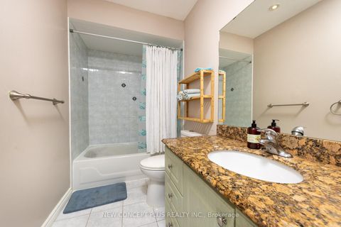 Photo 30 at 134 Mccabe Crescent, Lakeview Estates, Vaughan