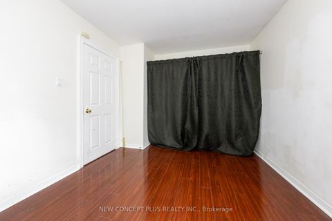 Photo 32 at 134 Mccabe Crescent, Lakeview Estates, Vaughan