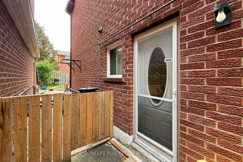 Photo 33 at 134 Mccabe Crescent, Lakeview Estates, Vaughan