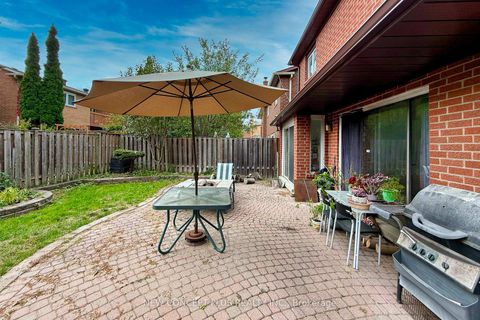 Photo 34 at 134 Mccabe Crescent, Lakeview Estates, Vaughan