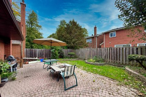 Photo 39 at 134 Mccabe Crescent, Lakeview Estates, Vaughan