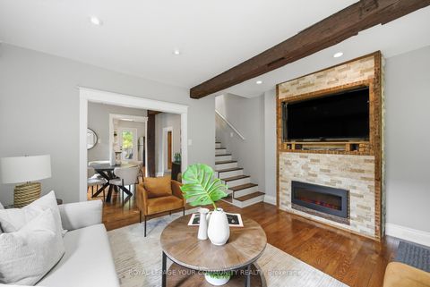 Photo 6 at 30 Elizabeth Street S, Mill Pond, Richmond Hill