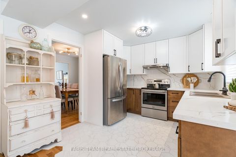 Photo 3 at 43 Dunnett Drive, Ardagh, Barrie