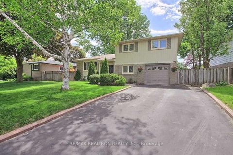 Photo 1 at 17 Hill Drive, Hills of St Andrew, Aurora