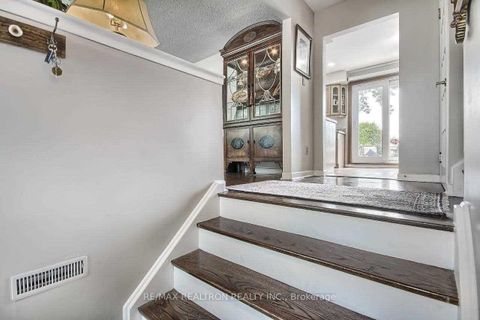 Photo 6 at 17 Hill Drive, Hills of St Andrew, Aurora