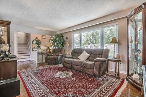 Photo 7 at 17 Hill Drive, Hills of St Andrew, Aurora