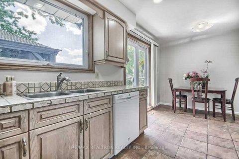 Photo 12 at 17 Hill Drive, Hills of St Andrew, Aurora