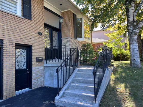 Photo 1 at 271 Iredale Road, Mill Pond, Richmond Hill