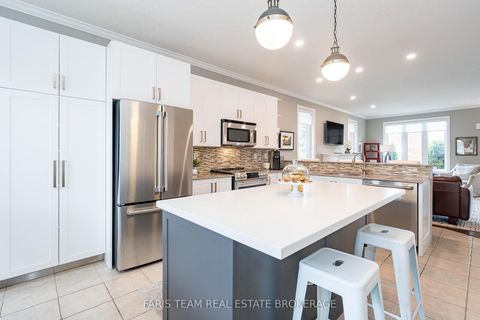 Photo 10 at 135 Sandringham Drive, Shore, Barrie