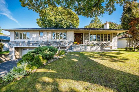 Photo 1 at 16 Aylesbury Road, Rosethorn, Toronto