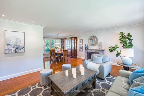 Photo 9 at 16 Aylesbury Road, Rosethorn, Toronto