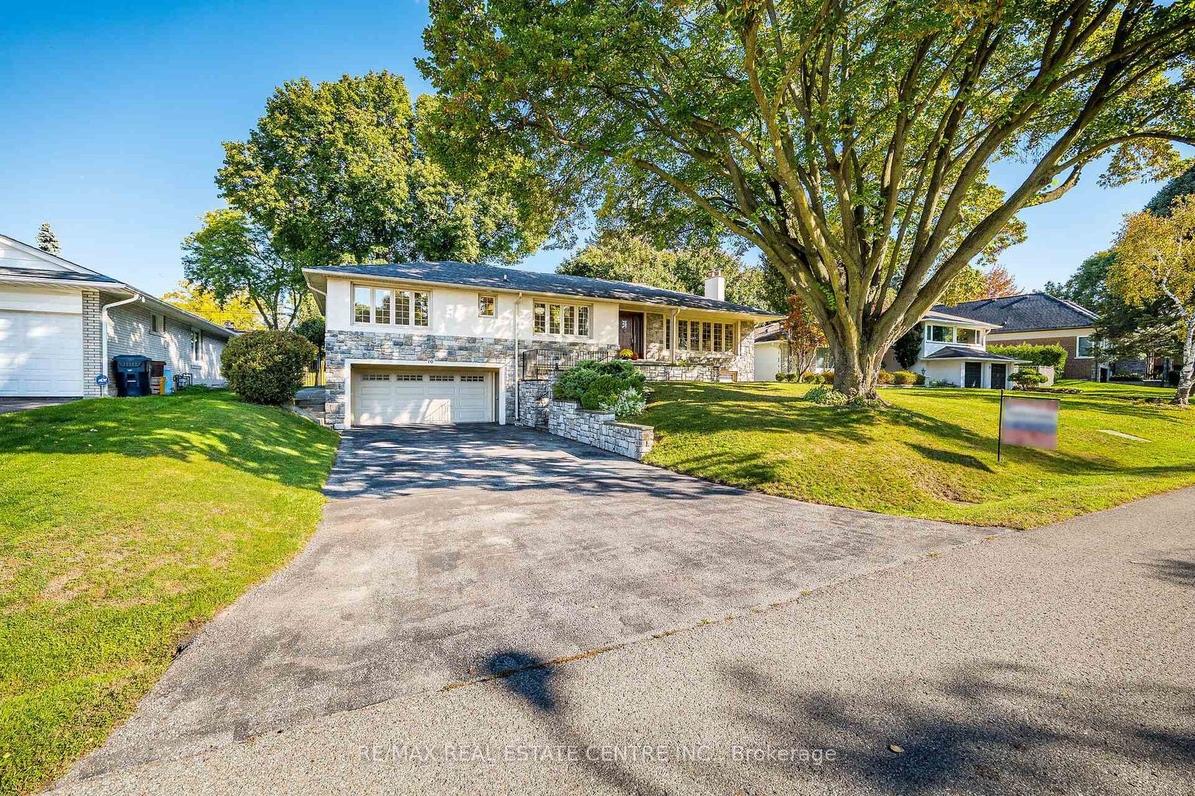 16 Aylesbury Road, Rosethorn, Toronto  by Loree Meneguzzi Real Estate 16 Aylesbury Road, Rosethorn, Toronto