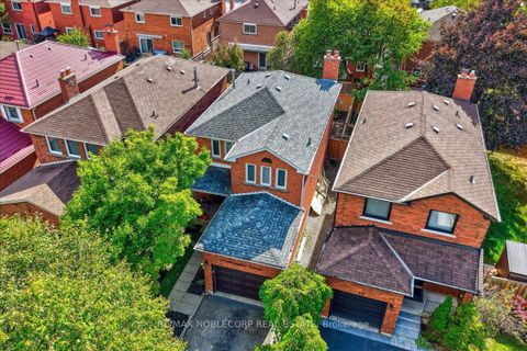 Photo 3 at 31 Mountfield Crescent, Brownridge, Vaughan