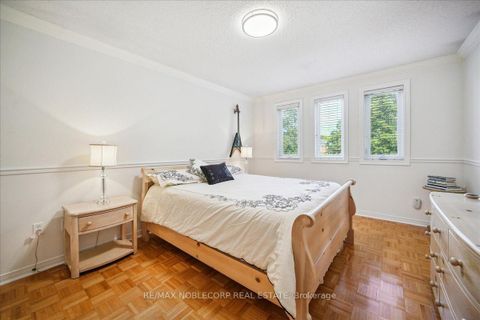 Photo 19 at 31 Mountfield Crescent, Brownridge, Vaughan