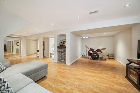 Photo 26 at 31 Mountfield Crescent, Brownridge, Vaughan