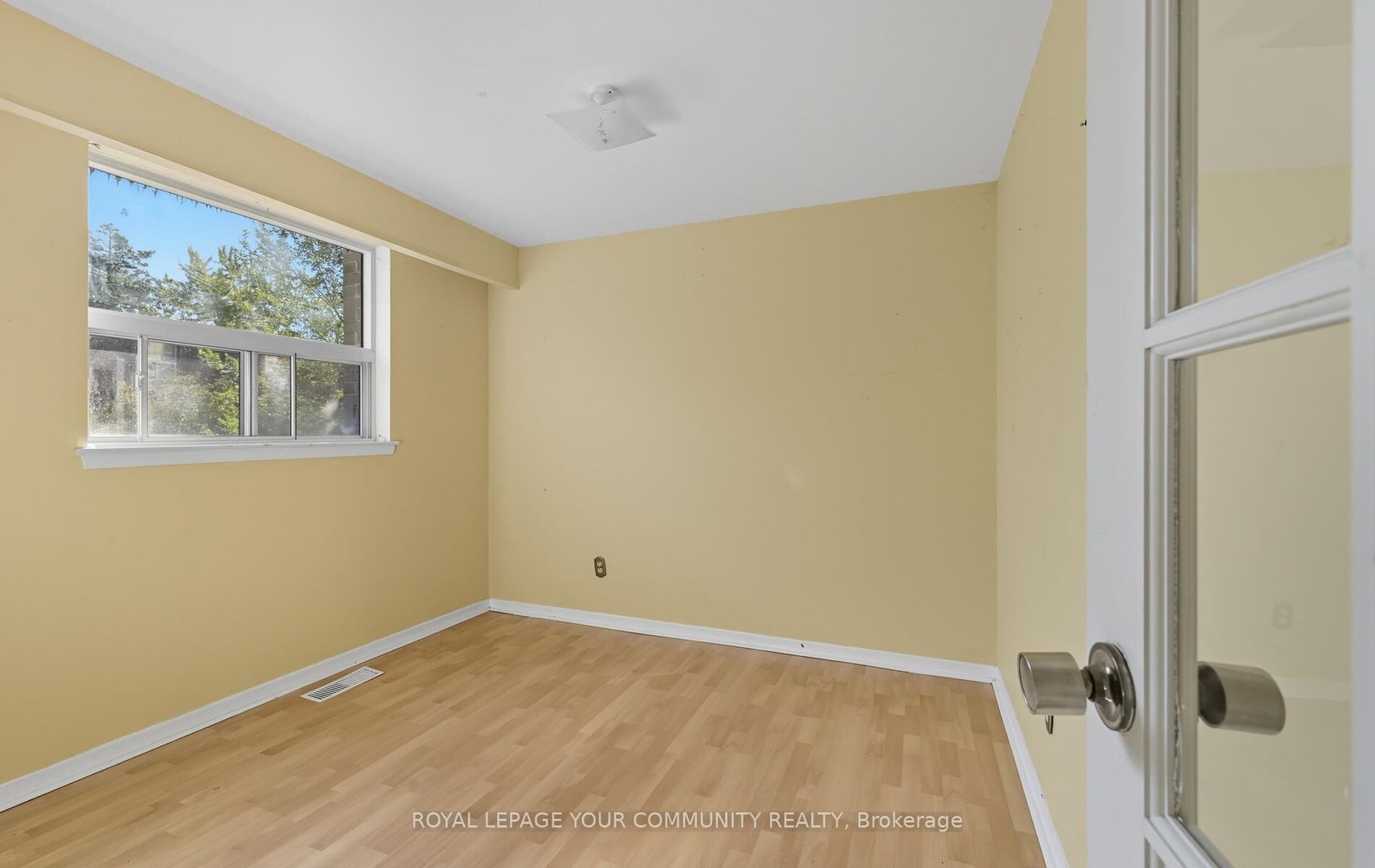 Photo 10 at 10 Village Green Way, Henry Farm, Toronto Photo 10 at 10 Village Green Way, Henry Farm, Toronto