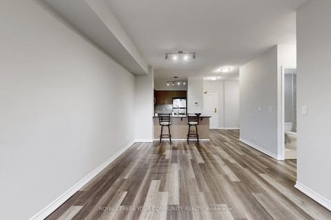 Photo 12 at 910 - 9225 Jane Street, Maple, Vaughan