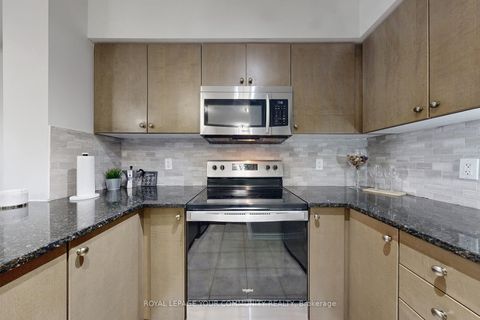 Photo 16 at 910 - 9225 Jane Street, Maple, Vaughan