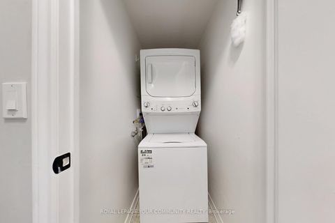 Photo 36 at 910 - 9225 Jane Street, Maple, Vaughan