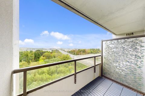 Photo 37 at 910 - 9225 Jane Street, Maple, Vaughan