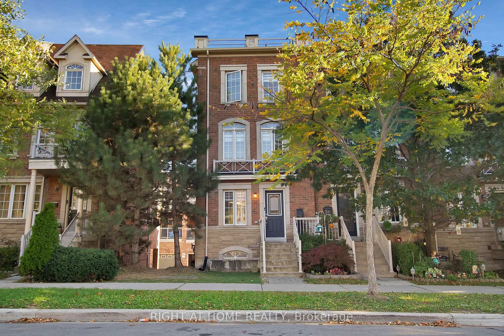 Photo 2 at 31 Judy Sgro Avenue, CFB, Toronto Photo 2 at 31 Judy Sgro Avenue, CFB, Toronto