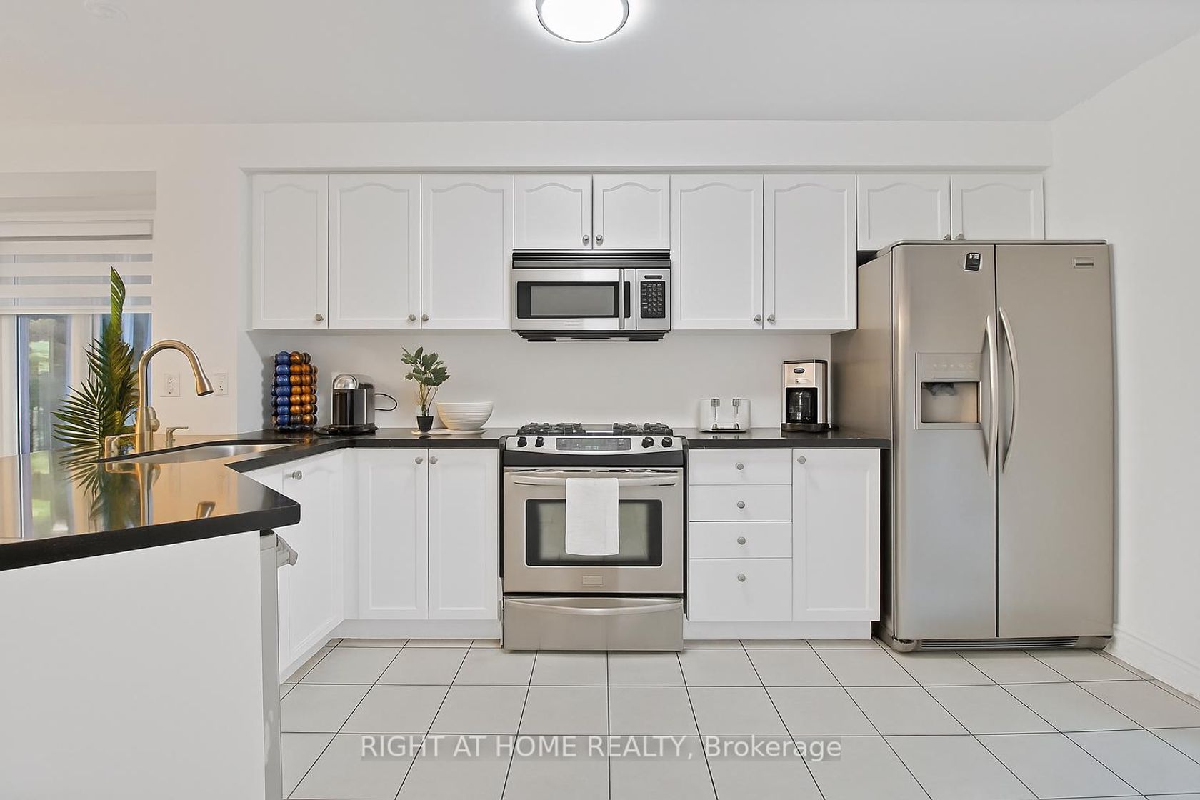 Photo 10 at 31 Judy Sgro Avenue, CFB, Toronto Photo 10 at 31 Judy Sgro Avenue, CFB, Toronto