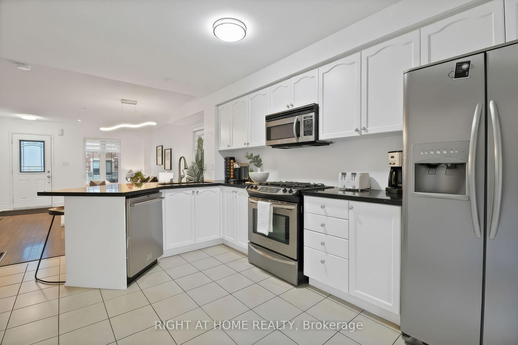 Photo 11 at 31 Judy Sgro Avenue, CFB, Toronto Photo 11 at 31 Judy Sgro Avenue, CFB, Toronto