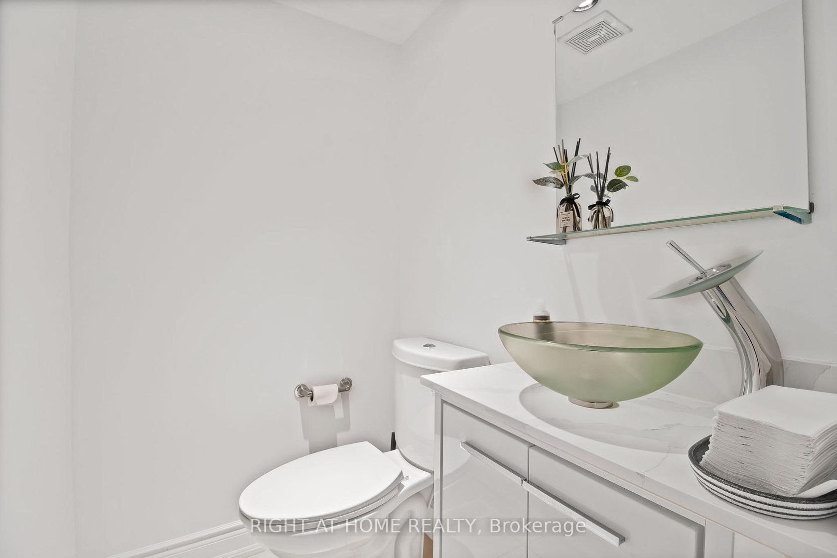 Photo 26 at 31 Judy Sgro Avenue, CFB, Toronto Photo 26 at 31 Judy Sgro Avenue, CFB, Toronto