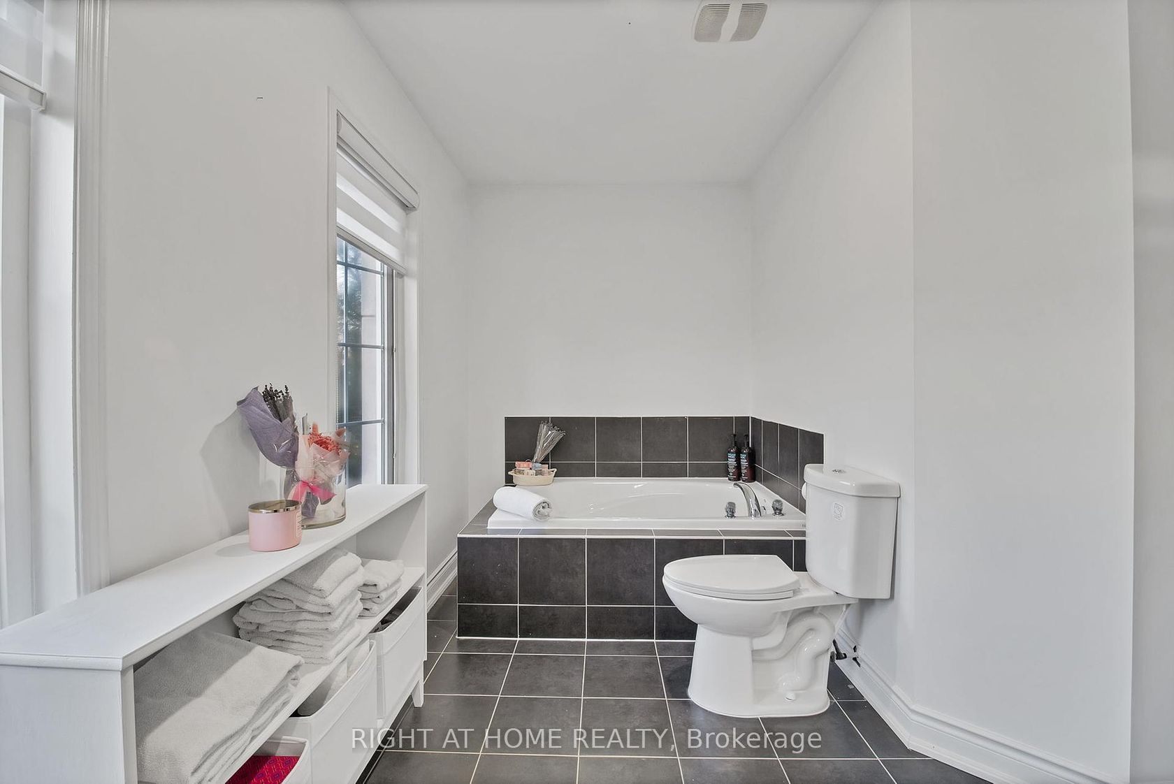 Photo 30 at 31 Judy Sgro Avenue, CFB, Toronto Photo 30 at 31 Judy Sgro Avenue, CFB, Toronto