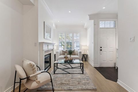 Photo 2 at 34 McBride Lane, Willowdale West, Toronto