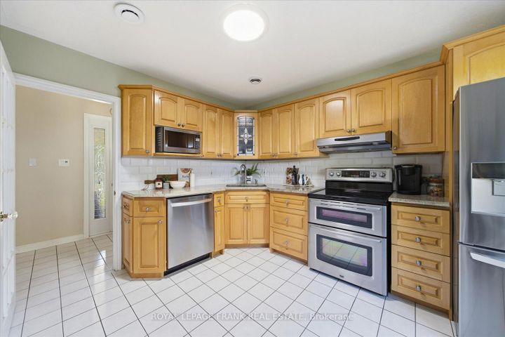 Photo 16 at 948 Oshawa Boulevard N, Centennial, Oshawa