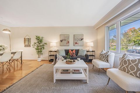 Photo 3 at 28 Sedgemount Drive, Woburn, Toronto