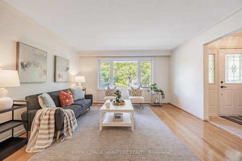 Photo 4 at 28 Sedgemount Drive, Woburn, Toronto