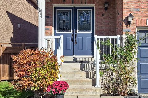 Photo 2 at 93 Barr Crescent, Bayview Northeast, Aurora