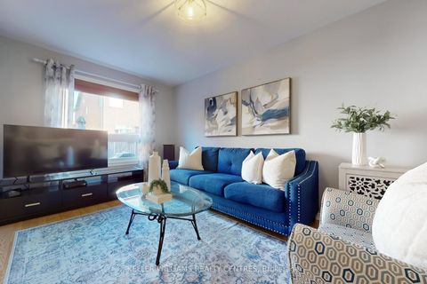Photo 4 at 93 Barr Crescent, Bayview Northeast, Aurora