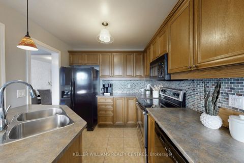 Photo 12 at 93 Barr Crescent, Bayview Northeast, Aurora