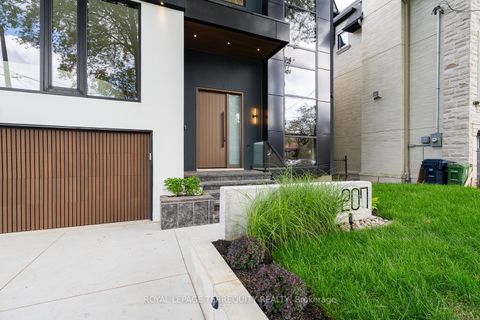 Photo 3 at 207 Newton Drive, Newtonbrook East, Toronto