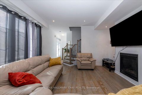 Photo 4 at 1 Alaskan Heights, Holly, Barrie