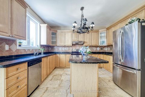 Photo 13 at 9 Chantilly Crescent, Westbrook, Richmond Hill