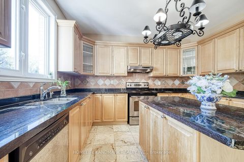 Photo 14 at 9 Chantilly Crescent, Westbrook, Richmond Hill