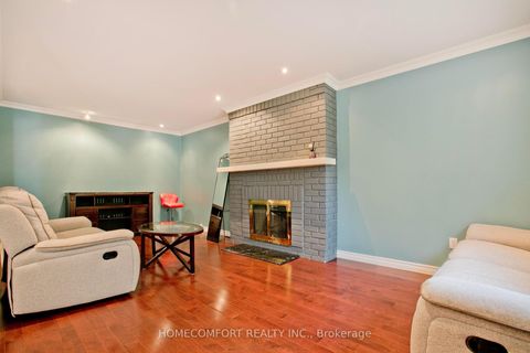 Photo 10 at 658 York Hill Boulevard, Yorkhill, Vaughan