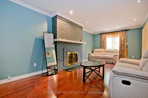 Photo 11 at 658 York Hill Boulevard, Yorkhill, Vaughan
