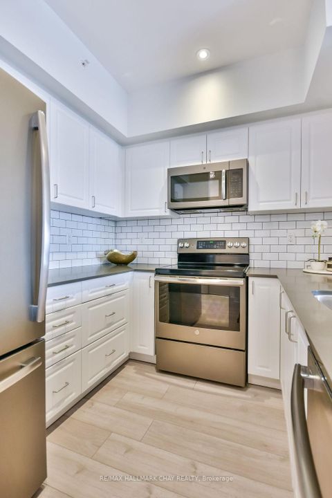 Photo 8 at 507 - 299 Cundles Road E, Alliance, Barrie