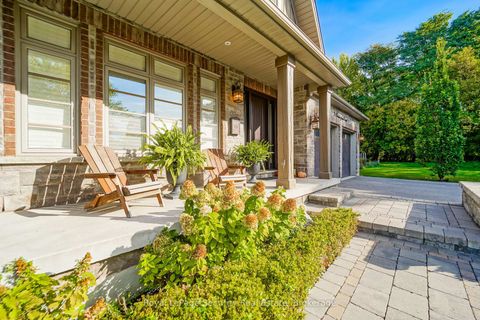 Photo 1 at 7 Trimingham Court, South Richvale, Richmond Hill