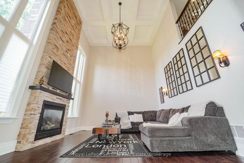 Photo 4 at 7 Trimingham Court, South Richvale, Richmond Hill